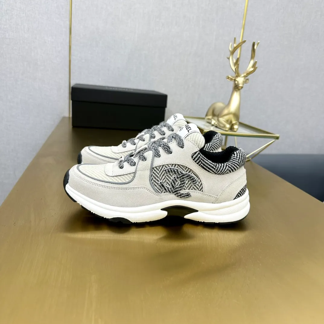 👟👟Ex-factory price 480👟👟 Women's Shoes Women's Clothing Women's Shoes Women's Clothing Chanel Chanel - 2023 Counter Top Casual Sports Shoes This classic design; the upper is electro-embroidered with a variety of craftsmanship; the outsole is fashionable and sporty; it has an extraordinary inclusion of a variety of color matching elements... The diversified mix and match is very beautiful and versatile, and can be used for leisure, fashion, sports, and outdoor... ꫛꫀꪝ Go➫ Materials: ❶Upper is made of: original imported mercerized velvet + double-layer breathable mesh ❷Inside is made of: original imported breathable mesh ❸Outsole is based on: original T👟👟factory price U combination outsole. Counter boutique packaging complete set for women 35–41 and men 38-46